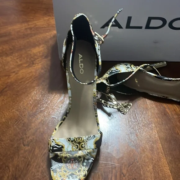 Heel  shoe - Picture 2 of 4